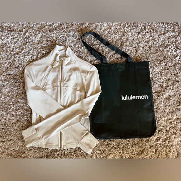 lululemon Ivory/Gold Cropped Define Jacket 6 NWOT - Picture 3 of 7